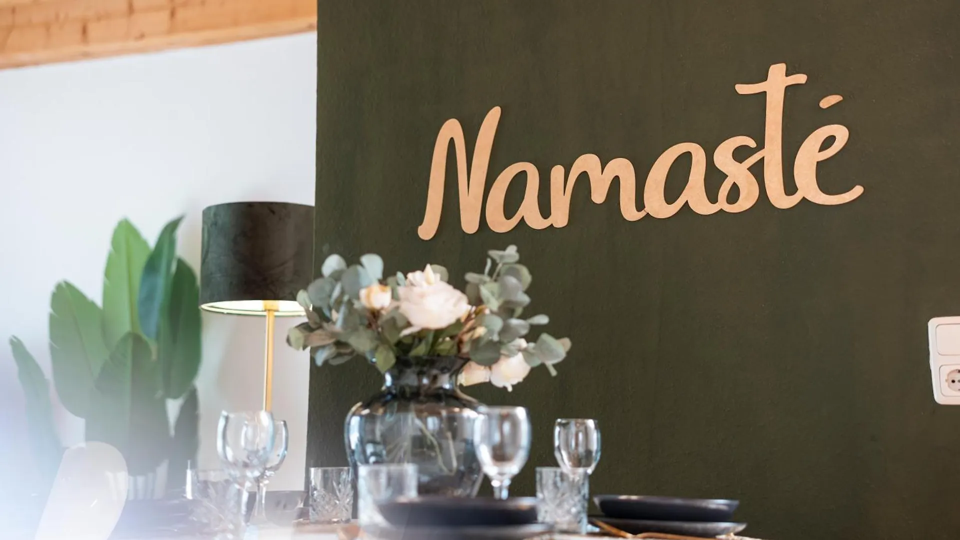 Namaste Homes - Ferienwohnung Mit Balkon & Carport Bad Windsheim